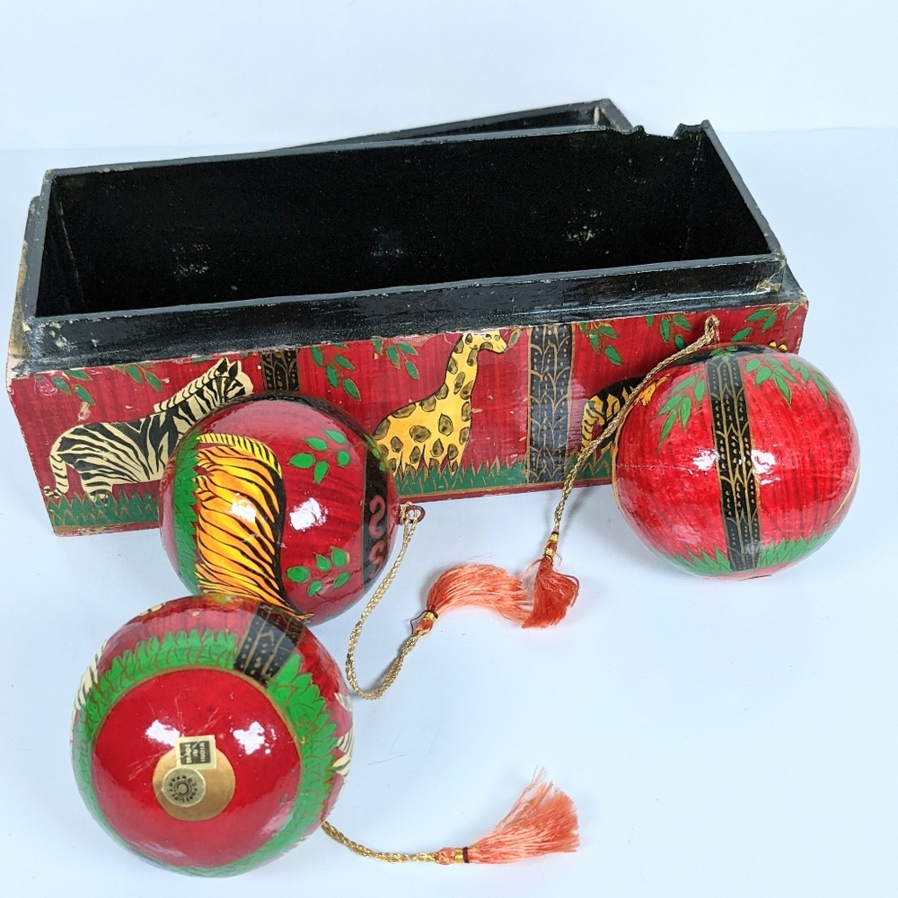 Vtg Foreside laquered hand painted ornament box